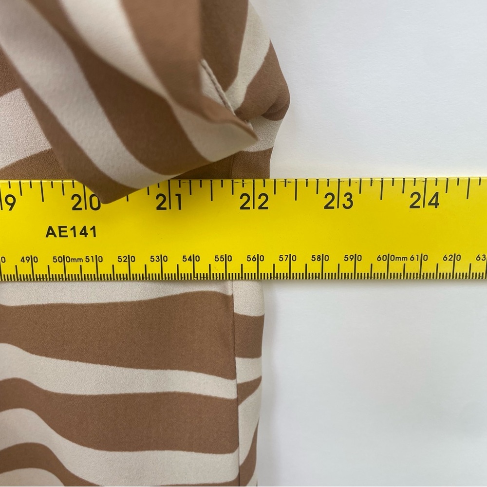 Ann Taylor Dolman Zebra Tan White Short Sleeve Top Collared Medium - Picture 6 of 8